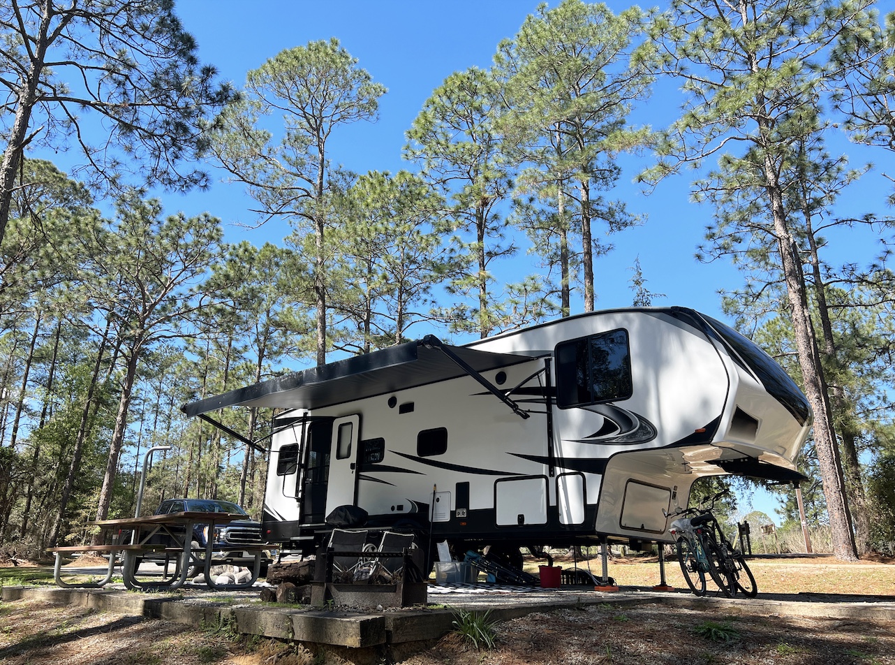Travel & 5th-Wheel Trailers